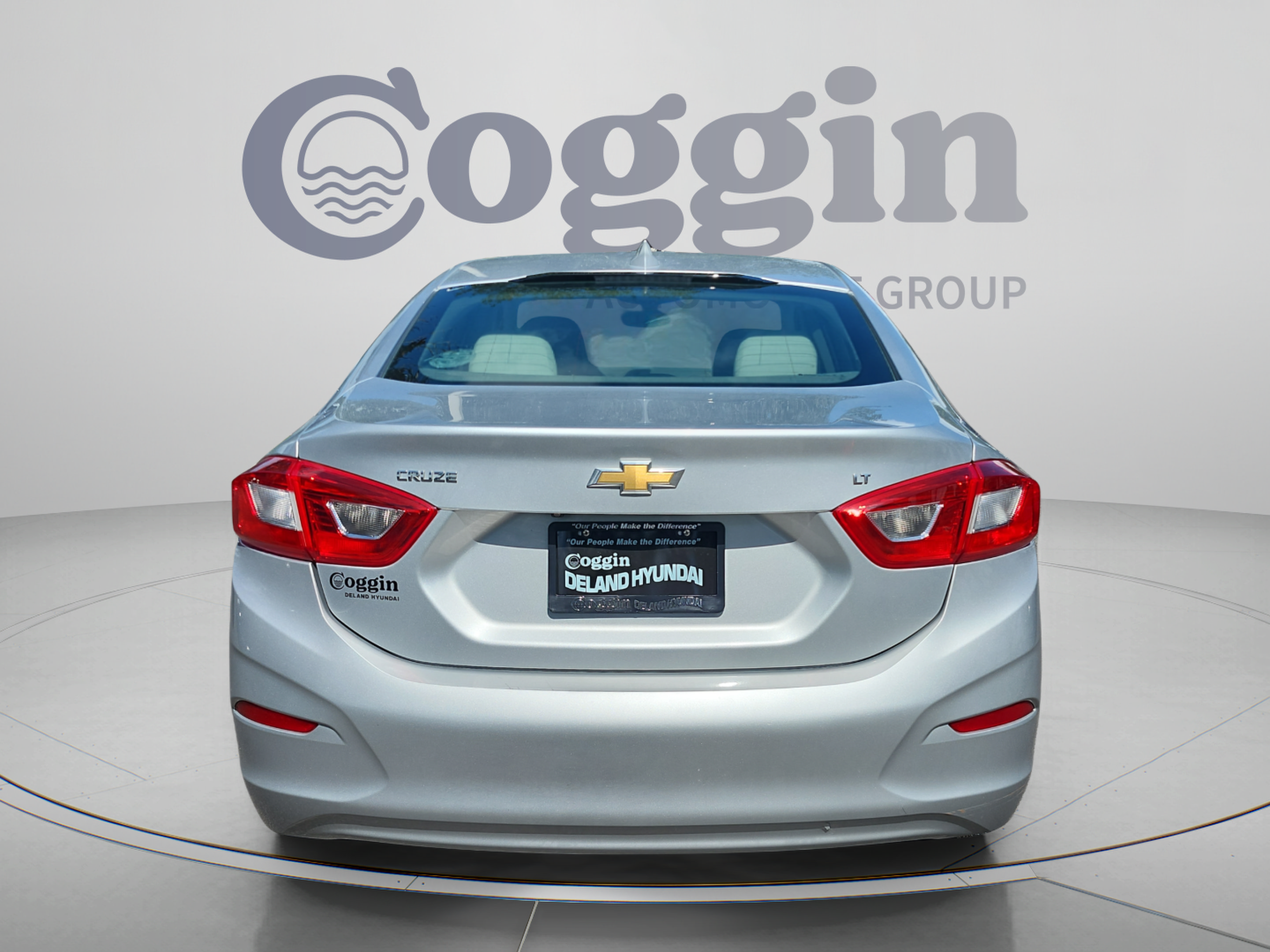 Used 2017 Chevrolet Cruze LT FWD image 4