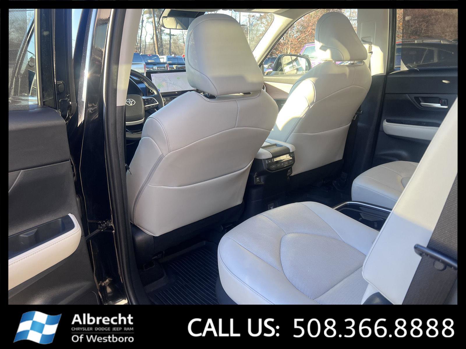 Used 2024 Toyota Grand Highlander Limited image 12