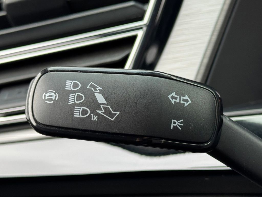 Used 2024 Volkswagen Atlas Cross Sport SE image 10