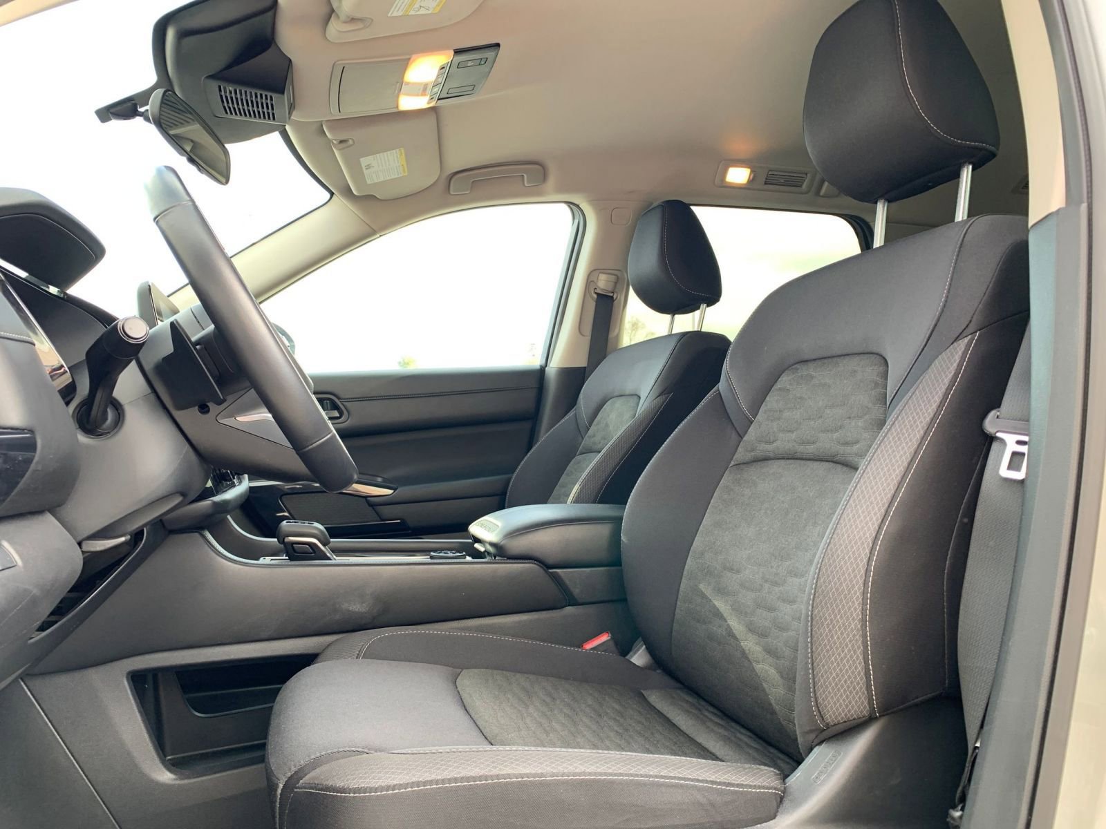 Used 2025 Nissan Pathfinder SV image 29