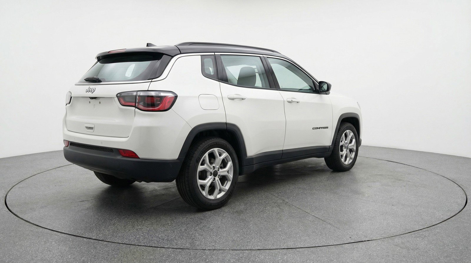 Used 2025 Jeep Compass Latitude image 9