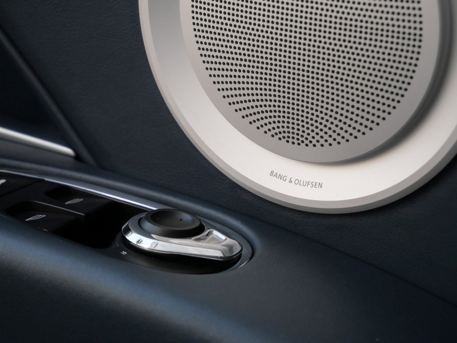 Used 2023 Aston Martin DB11 Volante image 25