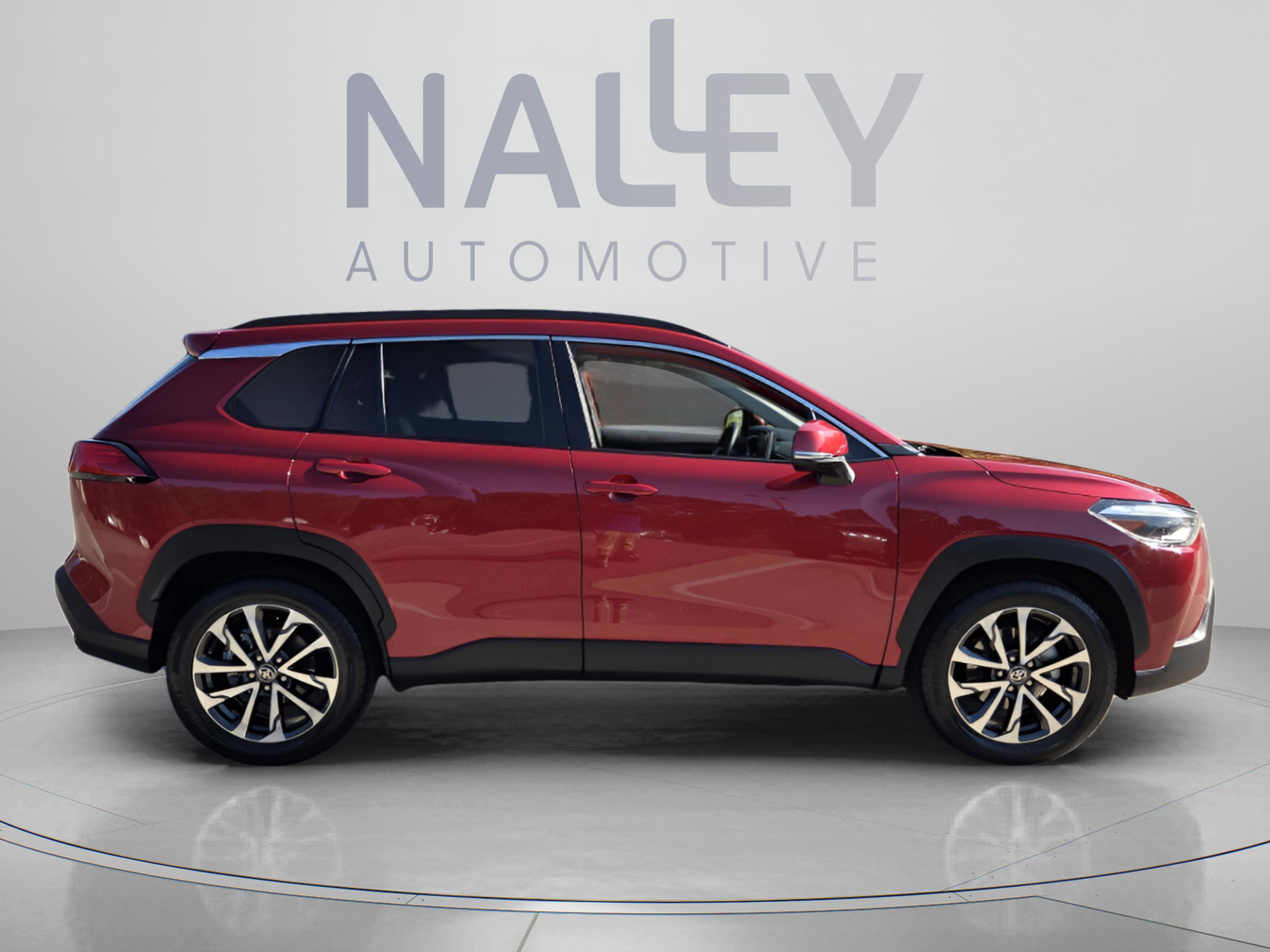 Used 2022 Toyota Corolla Cross XLE w/ Convenience Package AWD/4WD image 6