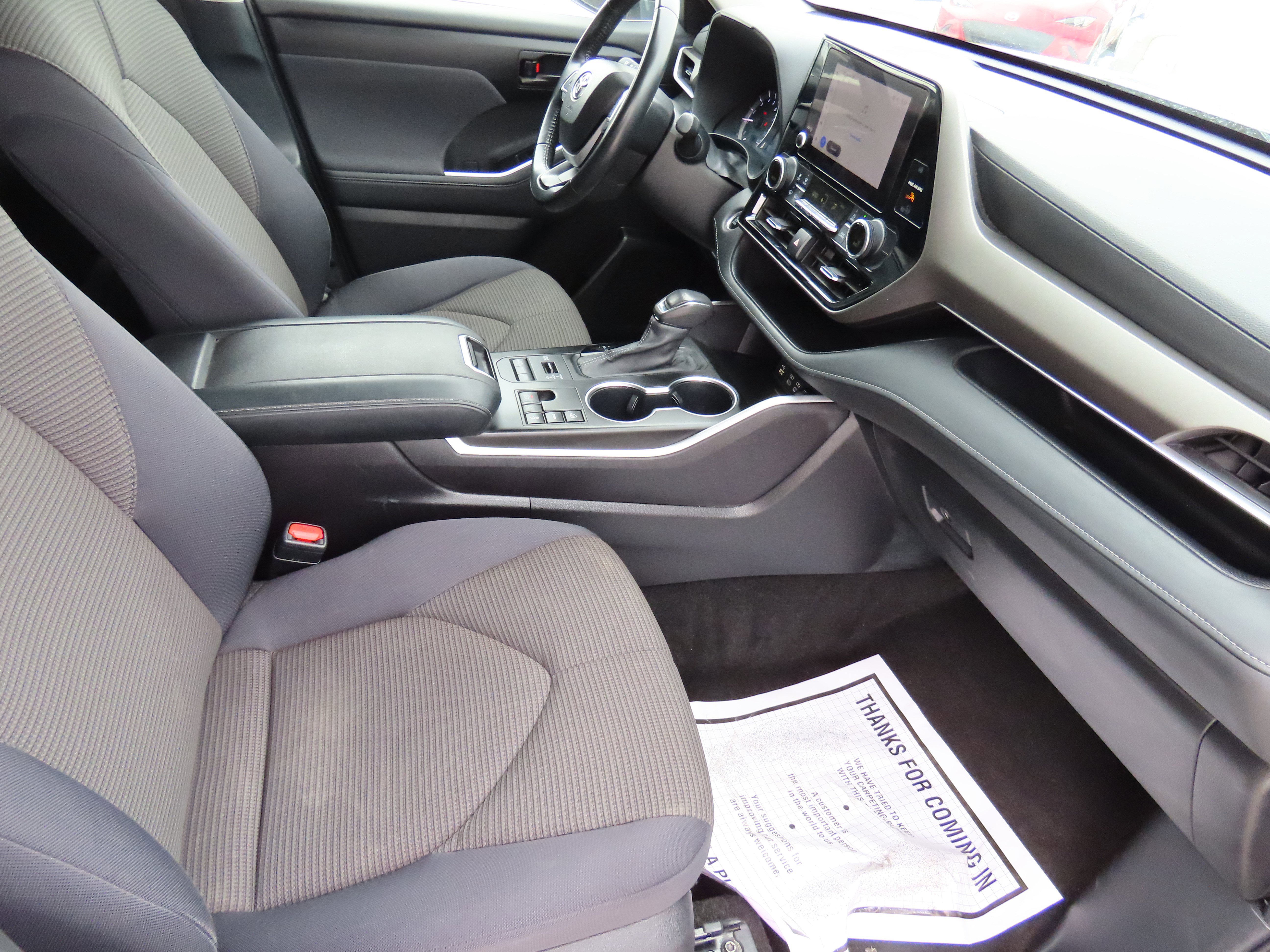 Used 2024 Toyota Highlander LE image 11