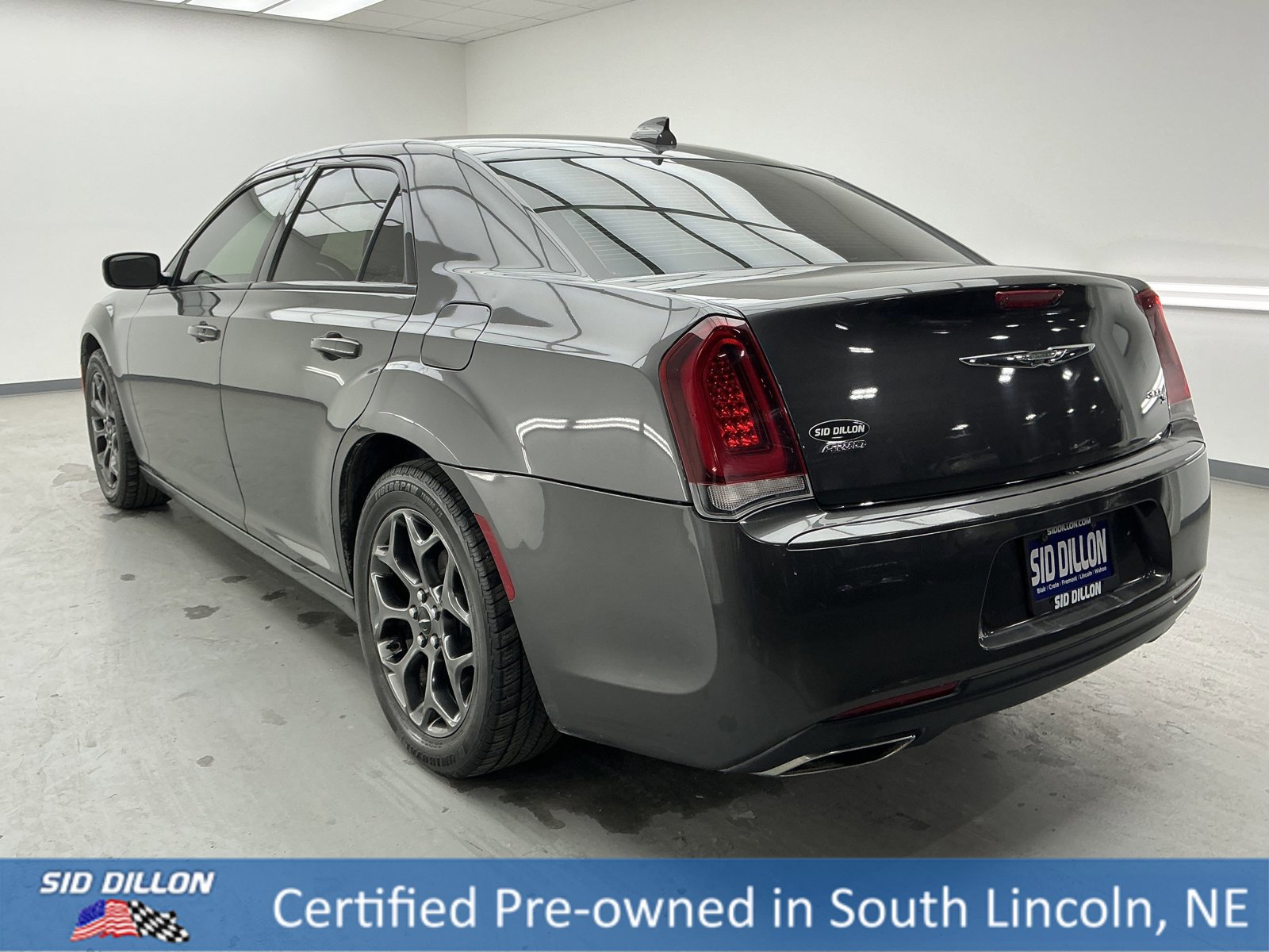 Used 2018 Chrysler 300 S image 6