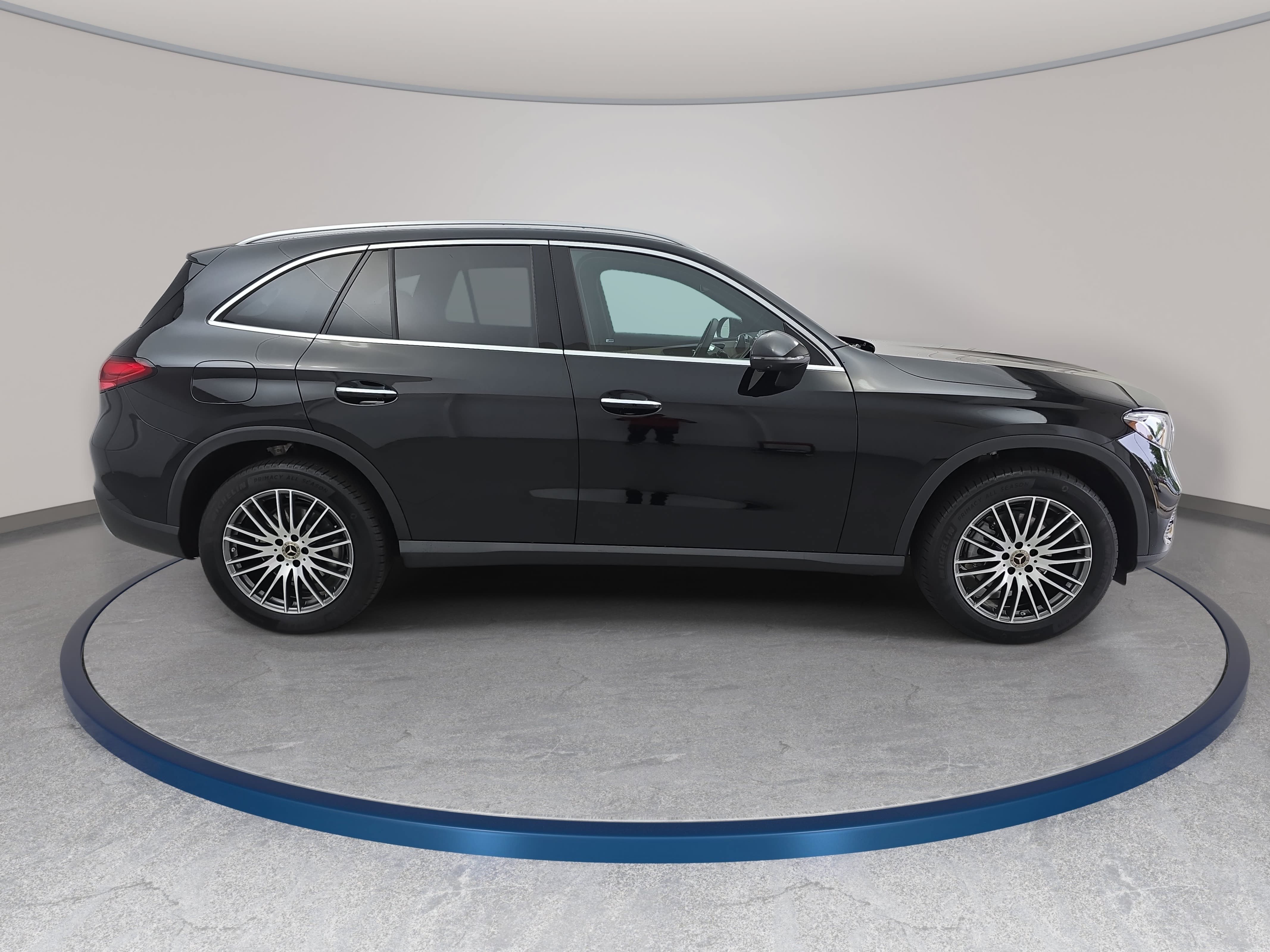 Certified 2026 Mercedes-Benz GLC 300 image 4