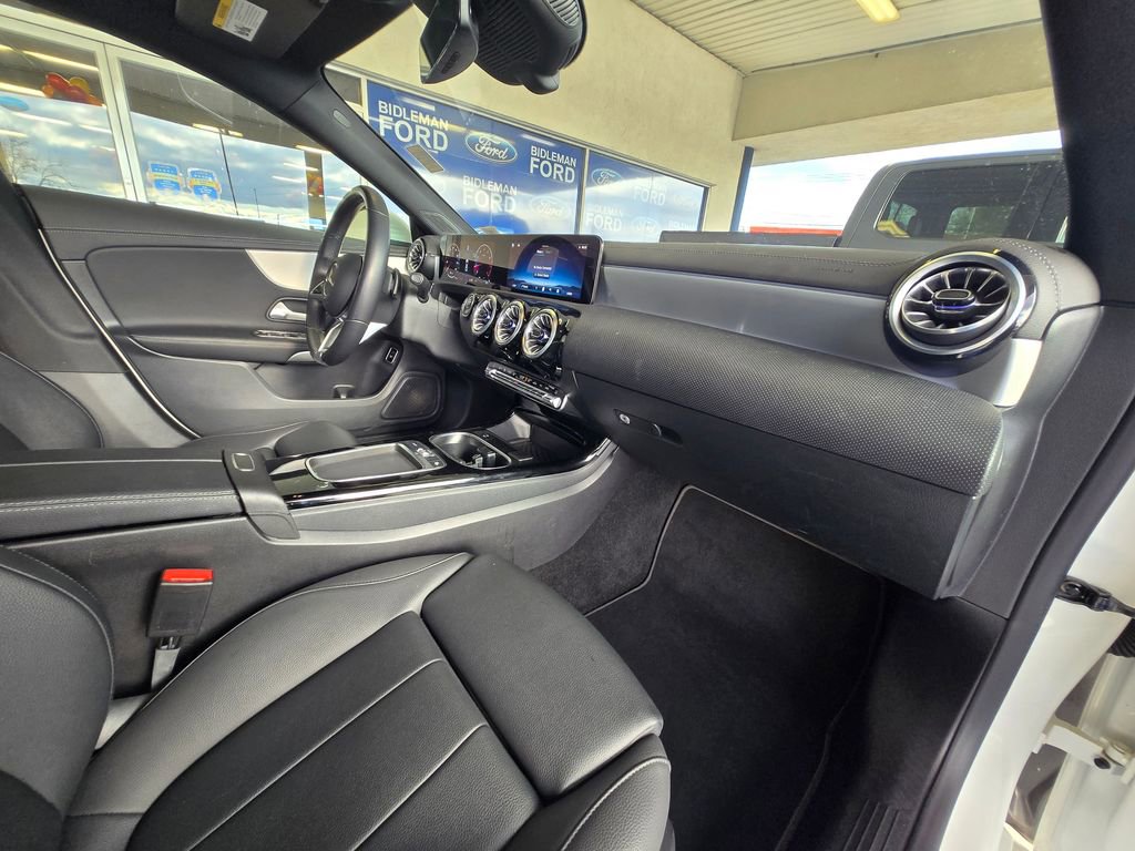 Used 2025 Mercedes-Benz CLA 250 4MATIC image 29