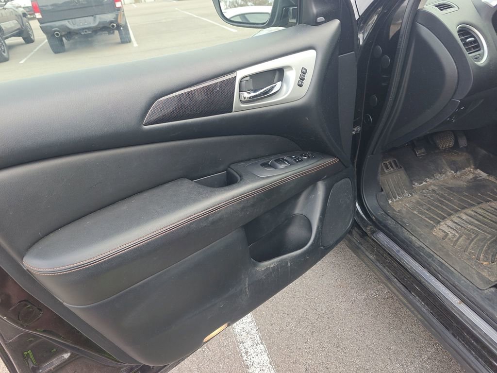 Used 2019 Nissan Pathfinder SL image 5