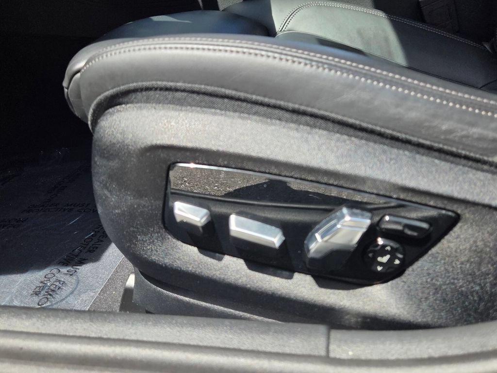 Used 2023 BMW M550i xDrive w/ Executive Package AWD/4WD image 10