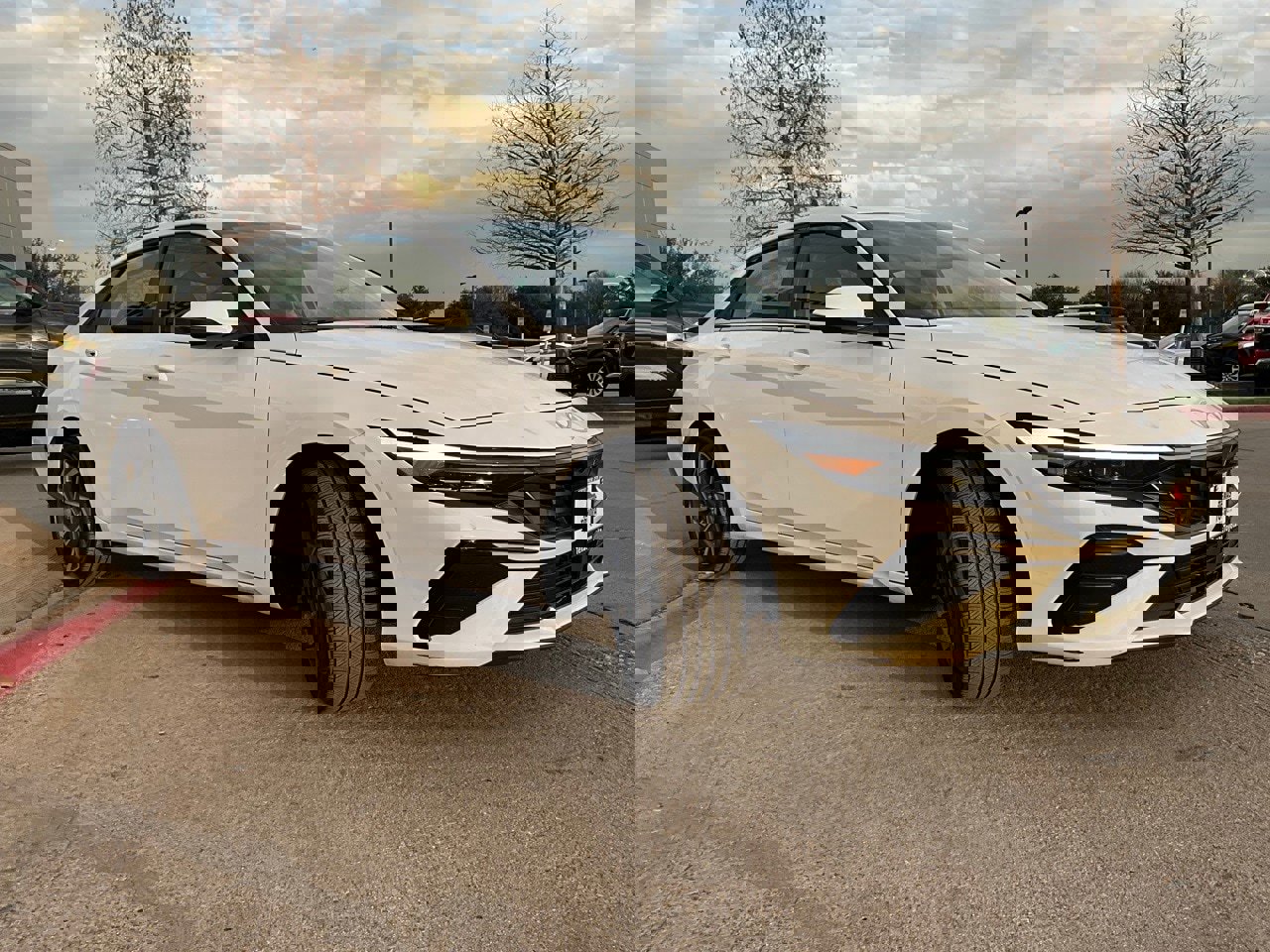 Used 2025 Hyundai Elantra Limited image 5