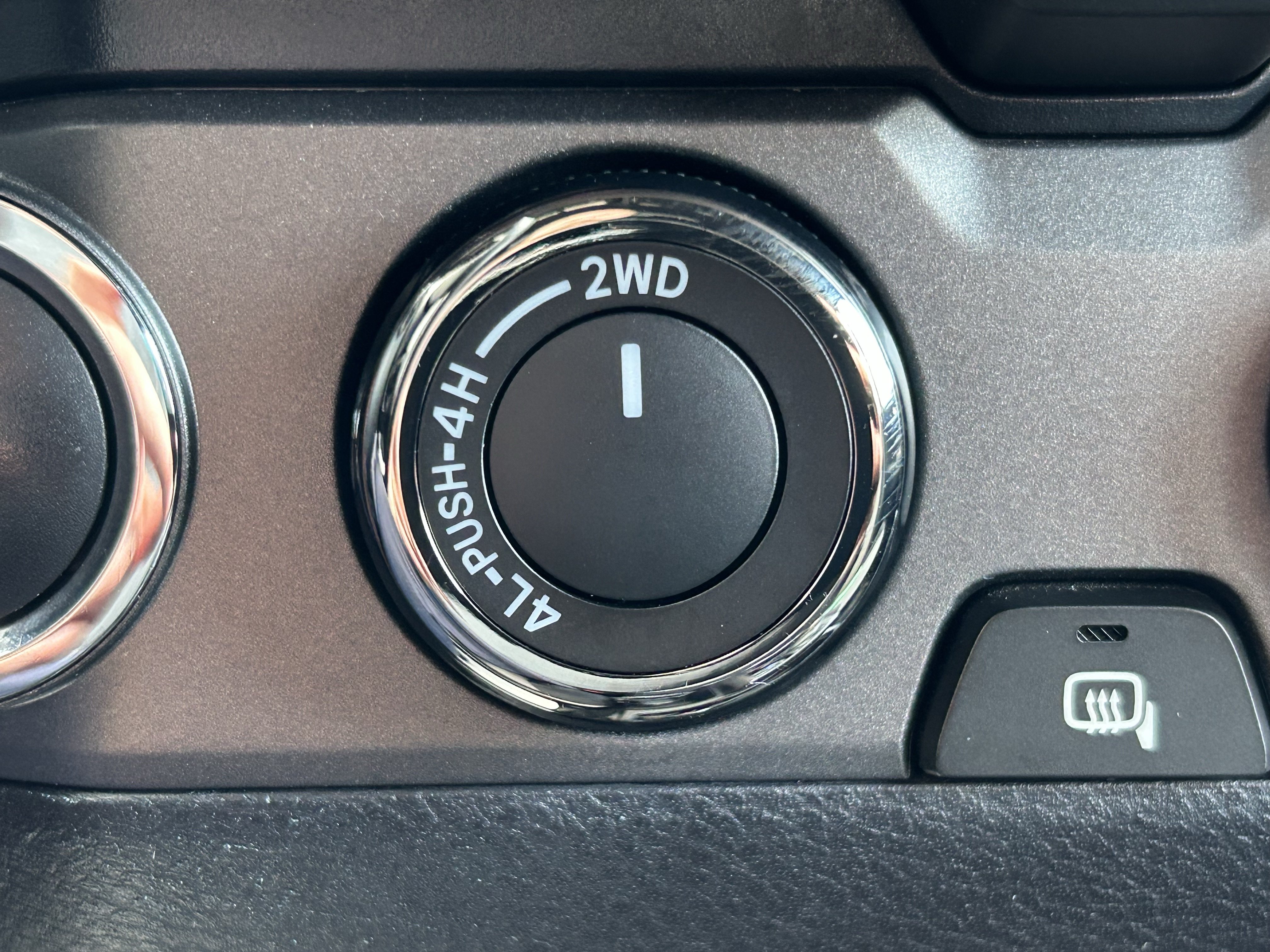Certified 2020 Toyota Tacoma TRD Off-Road AWD/4WD image 28