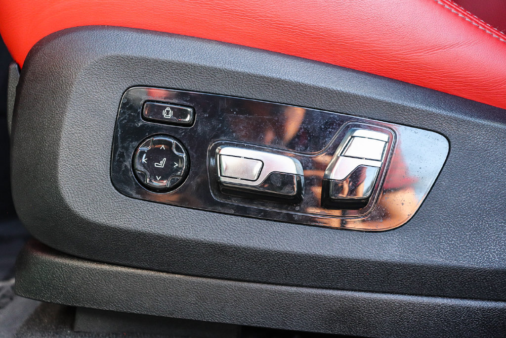 Used 2025 BMW X6 M Competition w/ Executive Package AWD/4WD image 20
