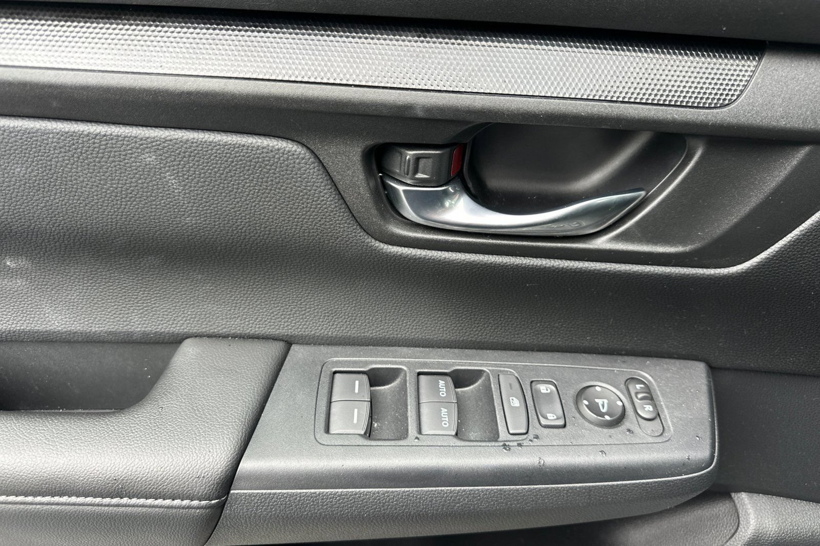 Used 2025 Honda CR-V EX image 11
