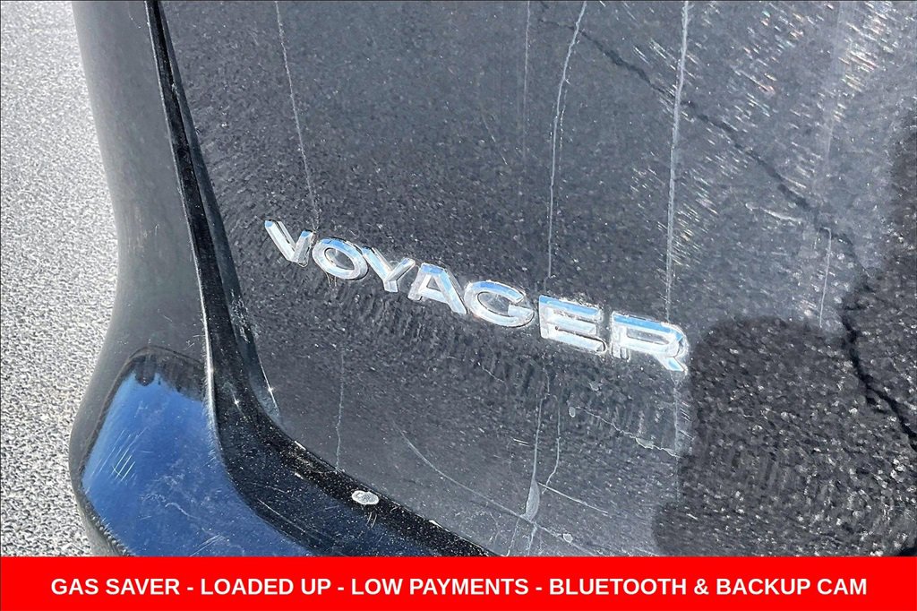 Used 2022 Chrysler Voyager LX image 22
