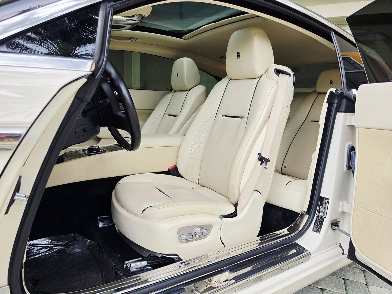 Used 2014 Rolls-Royce Wraith RWD image 54