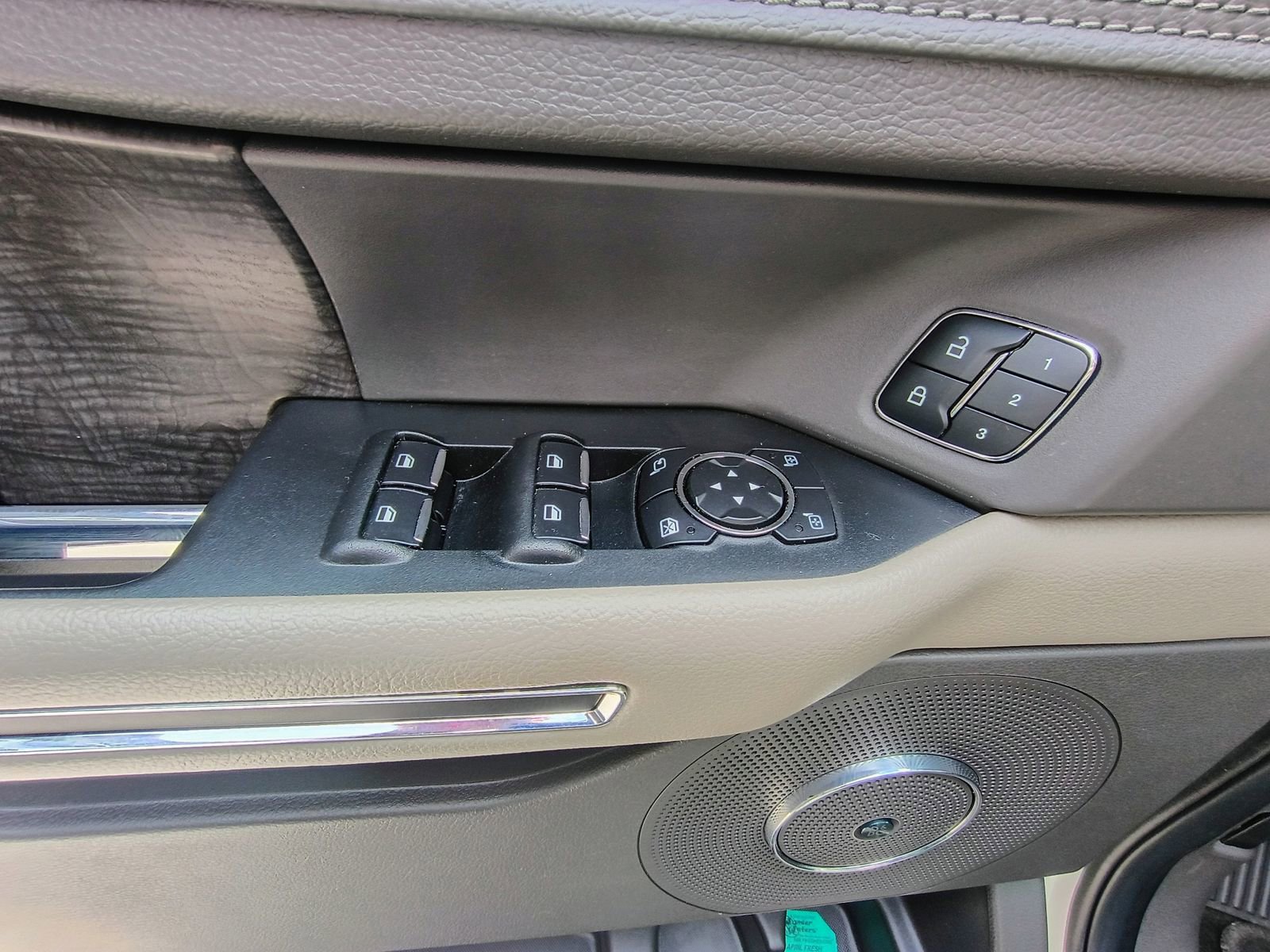 Used 2021 Ford Expedition Limited AWD/4WD image 14