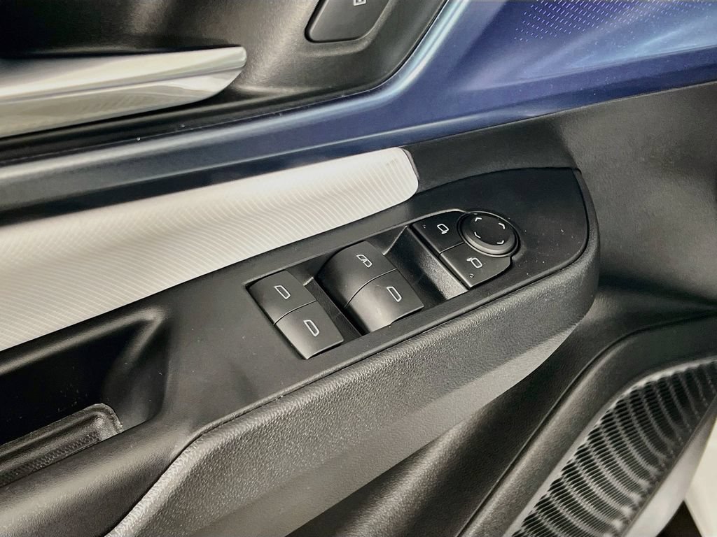 New 2026 Chevrolet Equinox EV LT FWD image 32