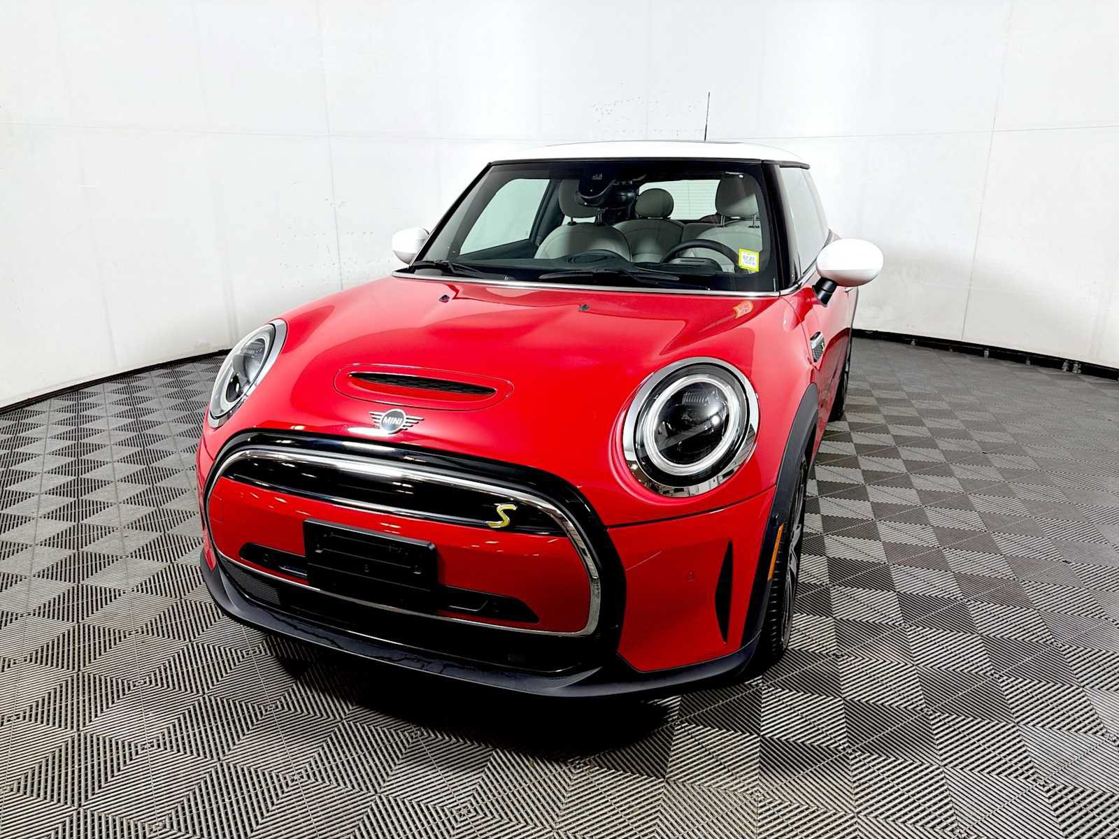 Used 2024 MINI Cooper SE FWD image 3