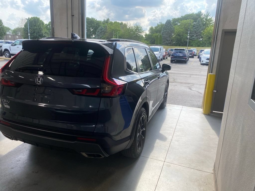 Used 2025 Honda CR-V Sport image 4