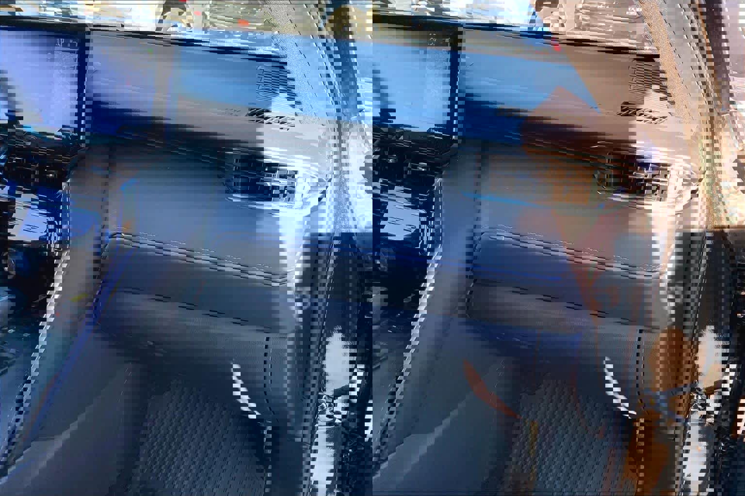 Used 2022 Toyota Venza Limited image 18