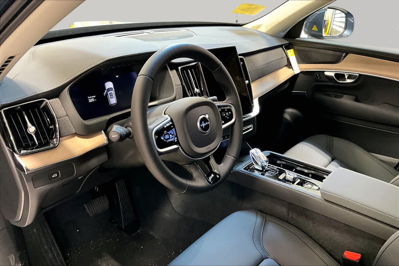 New 2026 Volvo XC90 B5 Plus w/ Protection Package Premier AWD/4WD image 9