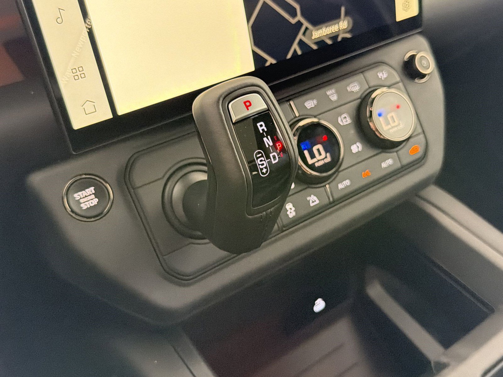 New 2026 Land Rover Defender 110 OCTA AWD/4WD image 18