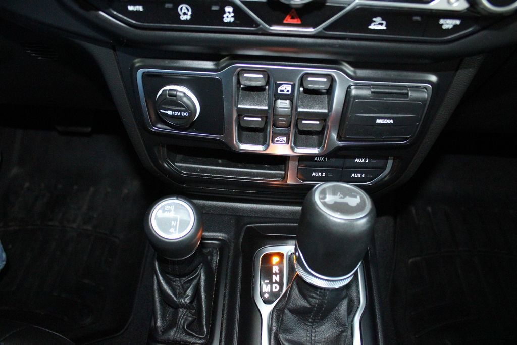 Used 2022 Jeep Wrangler Unlimited Sahara AWD/4WD image 35