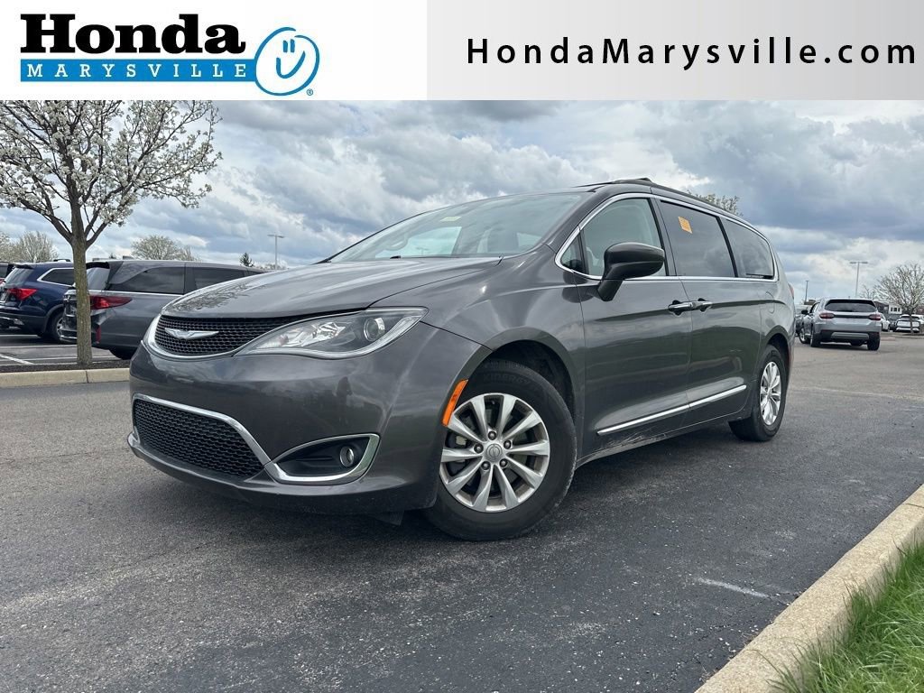 Used 2017 Chrysler Pacifica Touring-L image 1