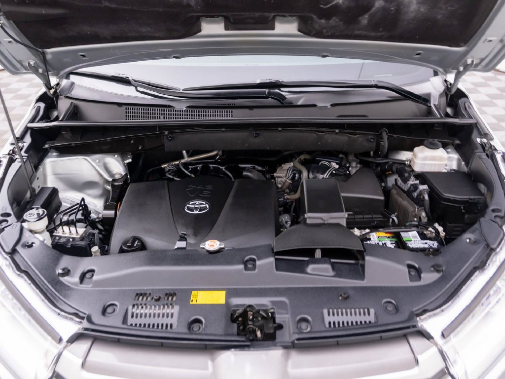 Used 2019 Toyota Highlander XLE AWD/4WD image 34