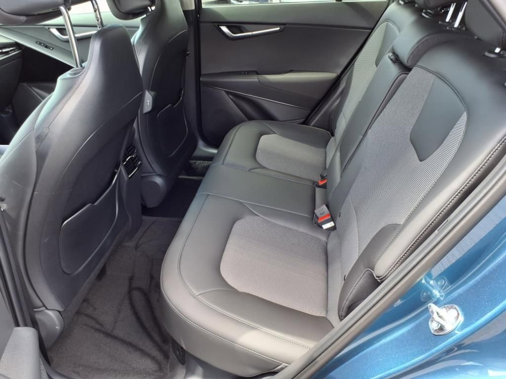 New 2025 Kia Niro EX Touring image 12