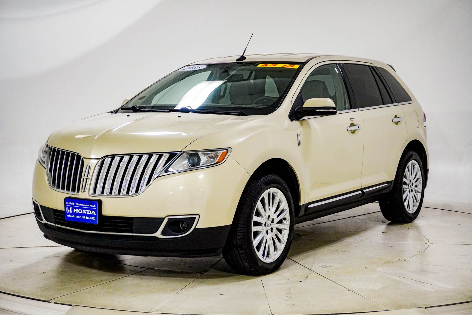 Used 2015 Lincoln MKX FWD w/ Equipment Group 101A image 2