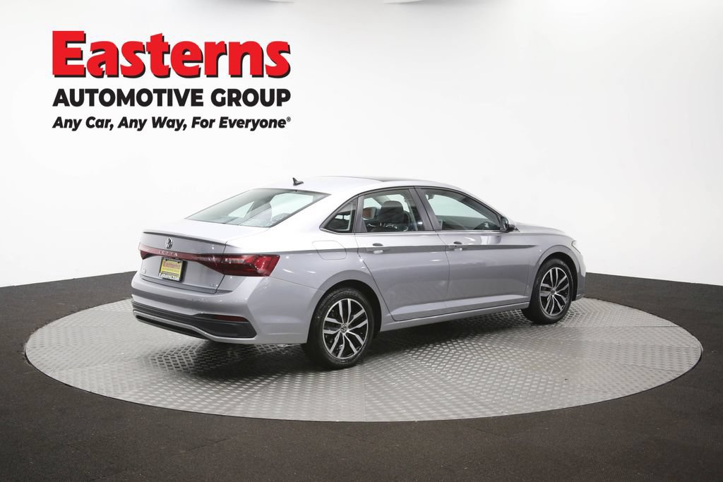 Used 2025 Volkswagen Jetta SE FWD image 40