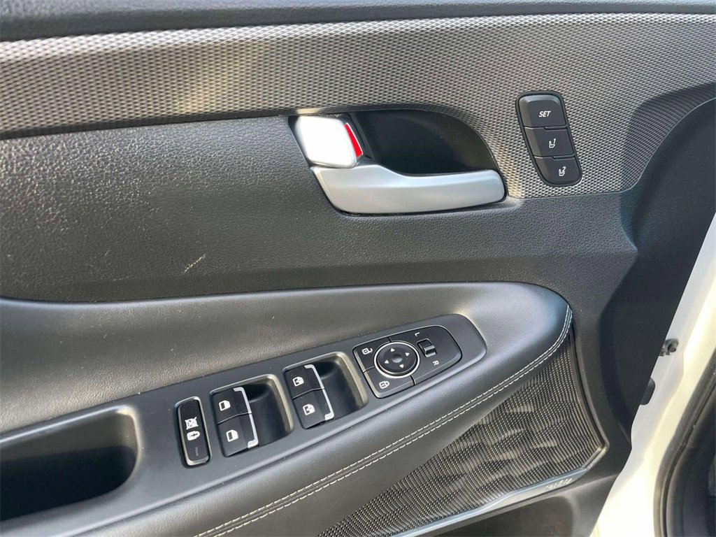 Used 2020 Hyundai Santa Fe Limited image 17
