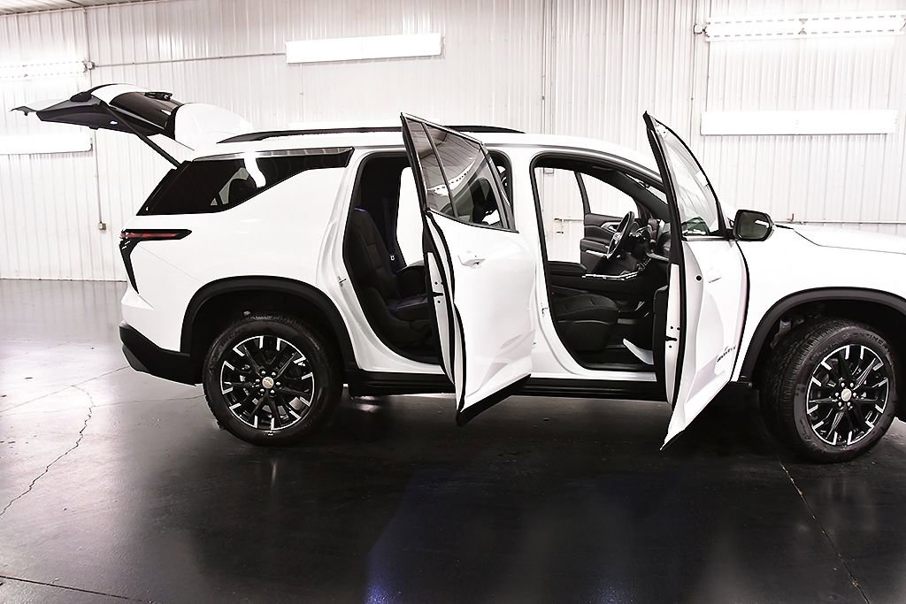 New 2026 Chevrolet Traverse LT w/ Sun and Wheel Package AWD/4WD image 30