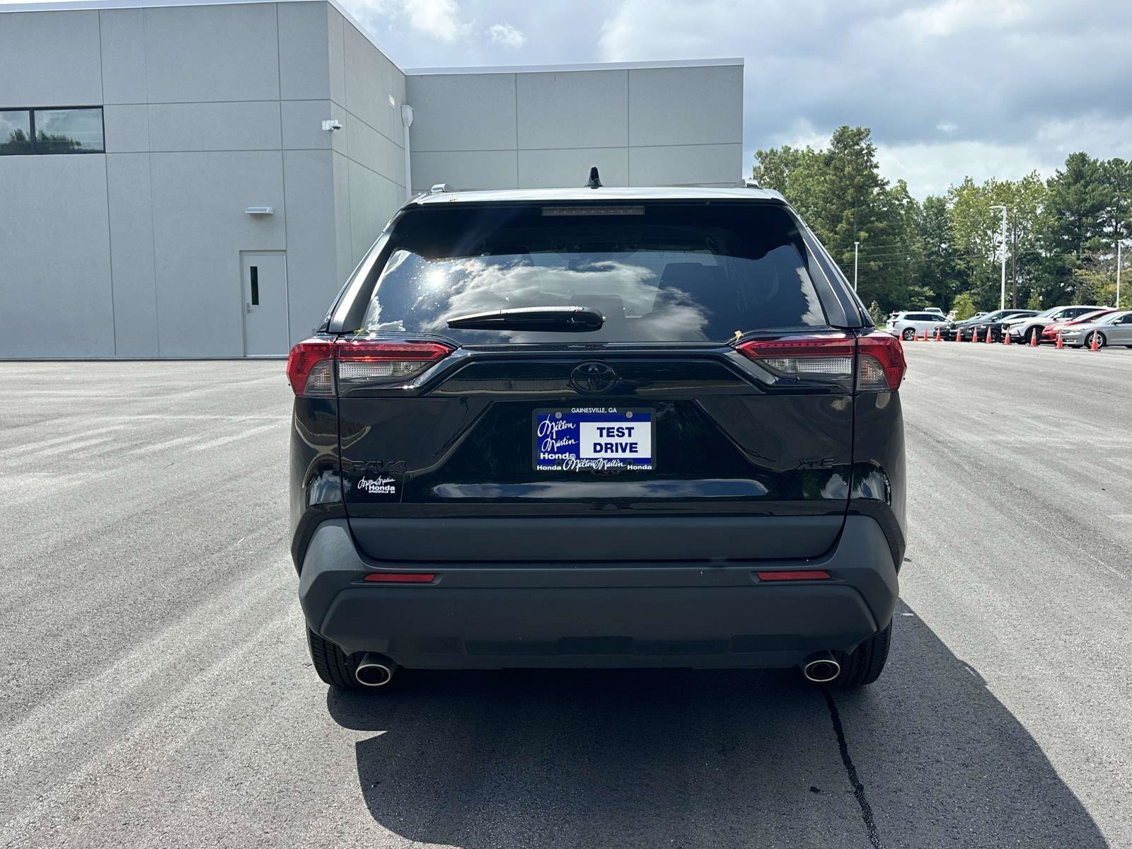 Used 2025 Toyota RAV4 XLE FWD image 24