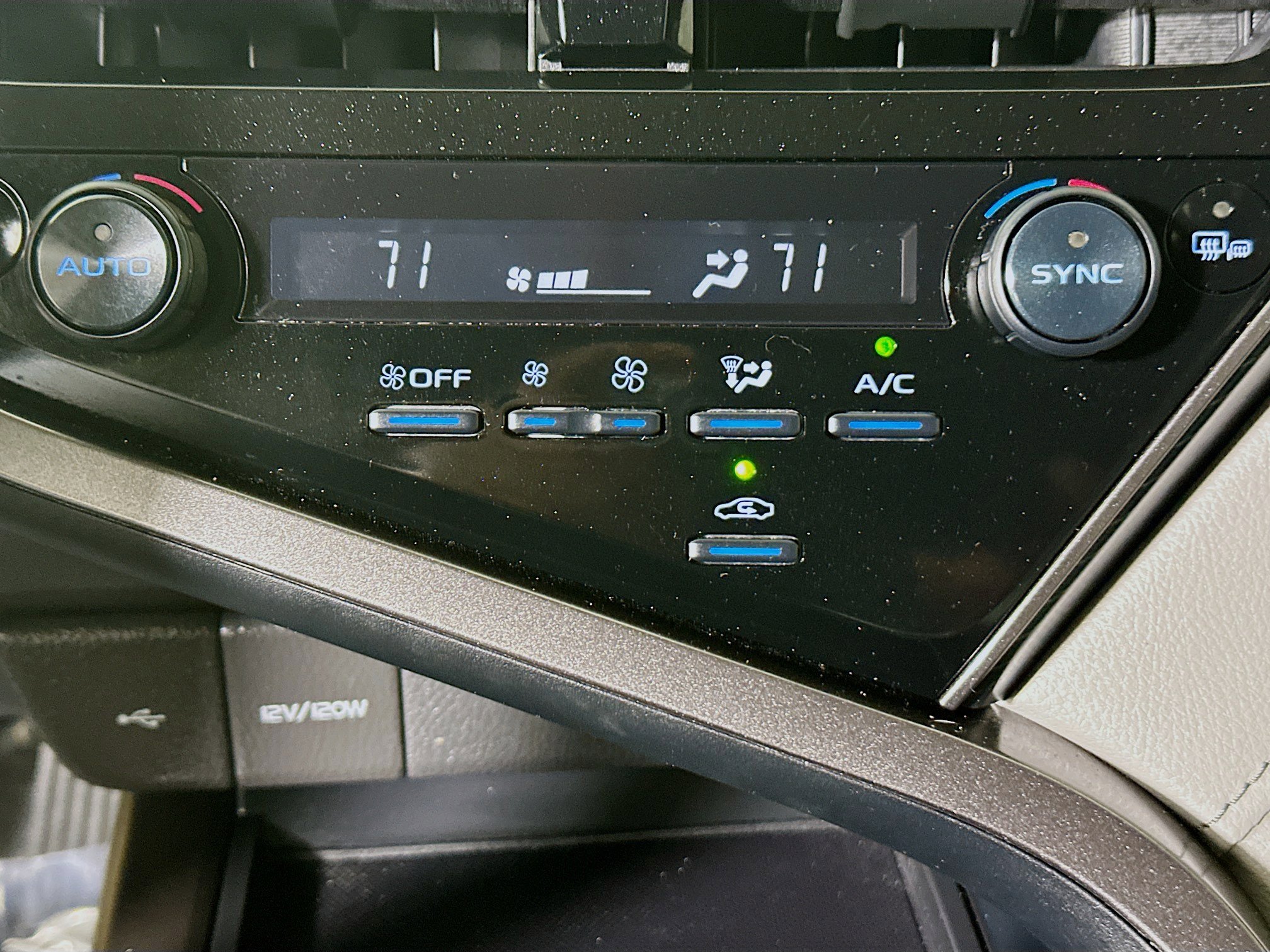 Used 2024 Toyota Camry SE image 21