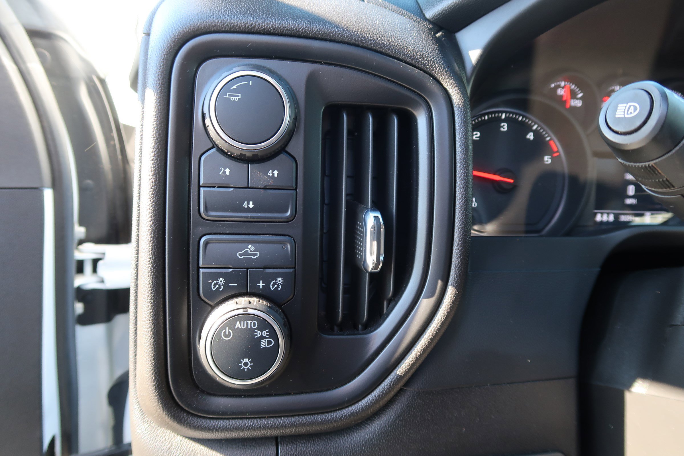 Used 2024 Chevrolet Silverado 3500 W/T image 21