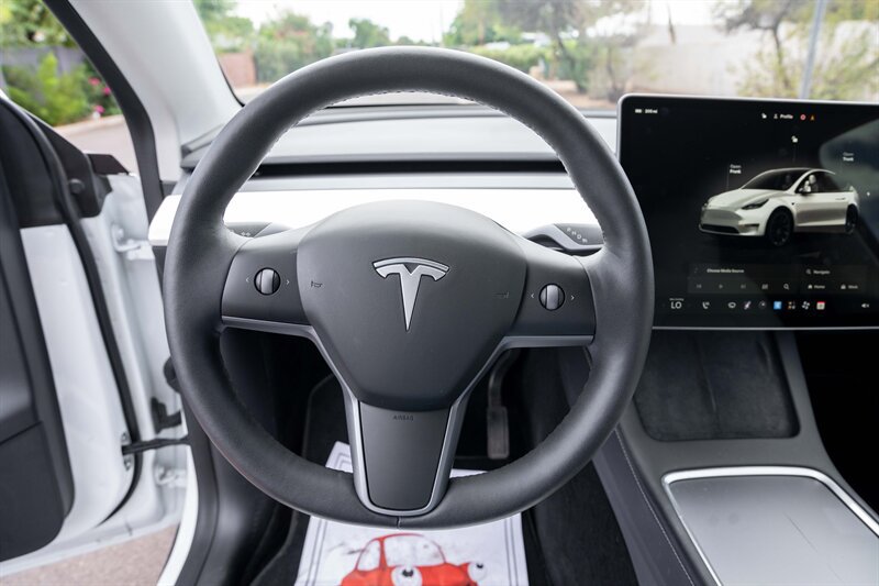 Used 2022 Tesla Model Y Long Range AWD/4WD image 11