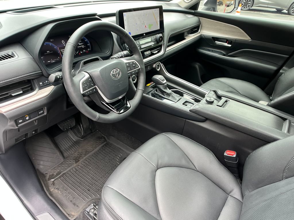 Used 2025 Toyota Grand Highlander AWD image 10