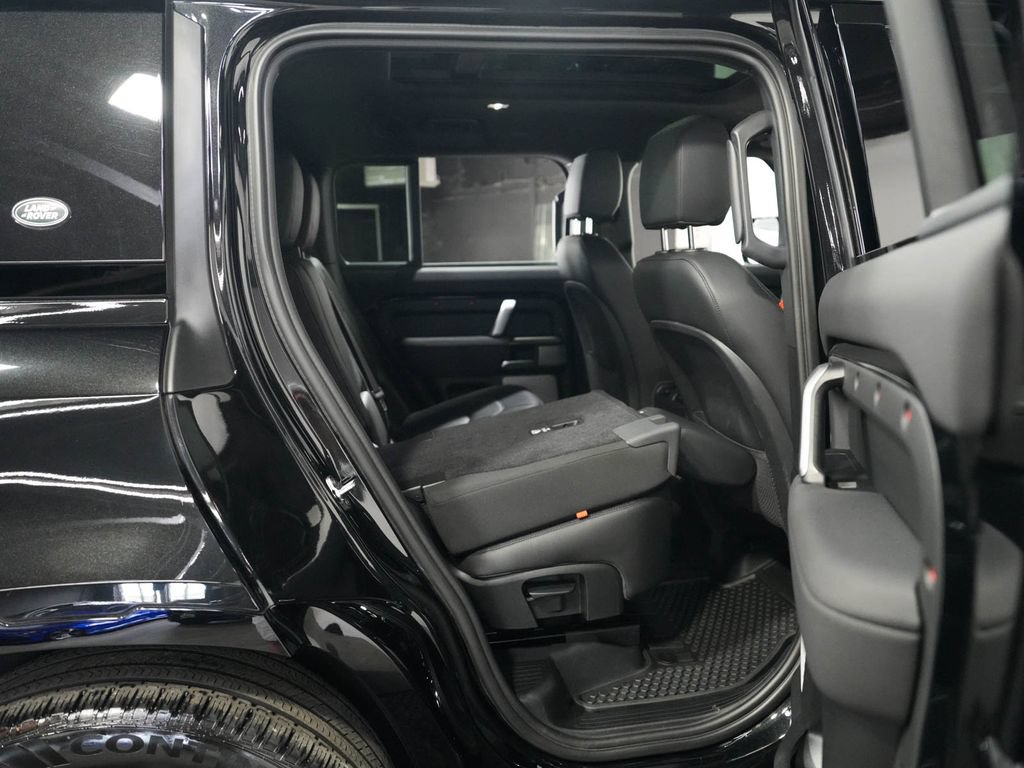 Used 2023 Land Rover Defender 130 X-Dynamic SE AWD/4WD image 35
