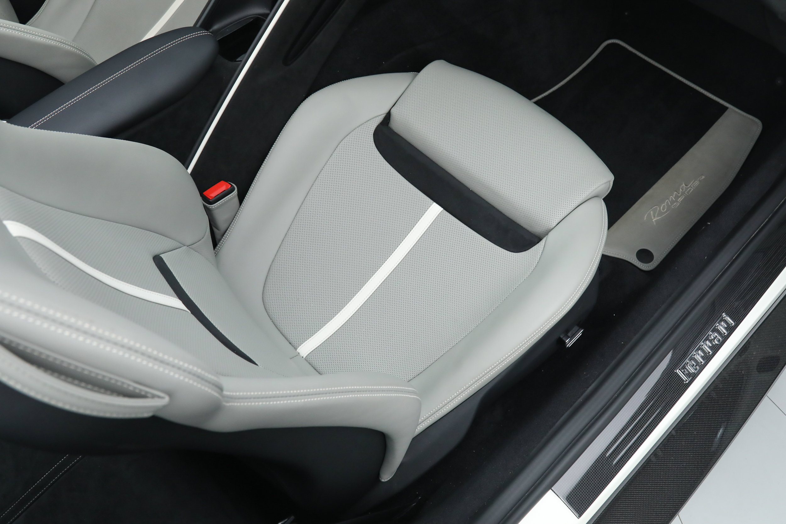 Certified 2024 Ferrari Roma Spider RWD image 24