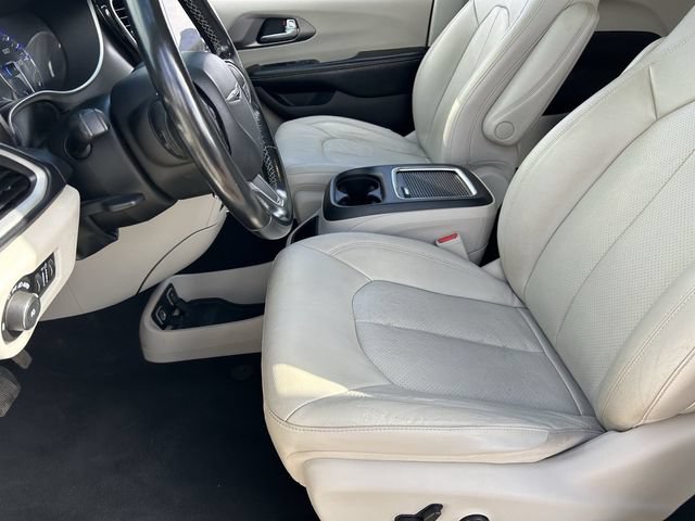 Used 2021 Chrysler Pacifica Touring-L FWD image 20