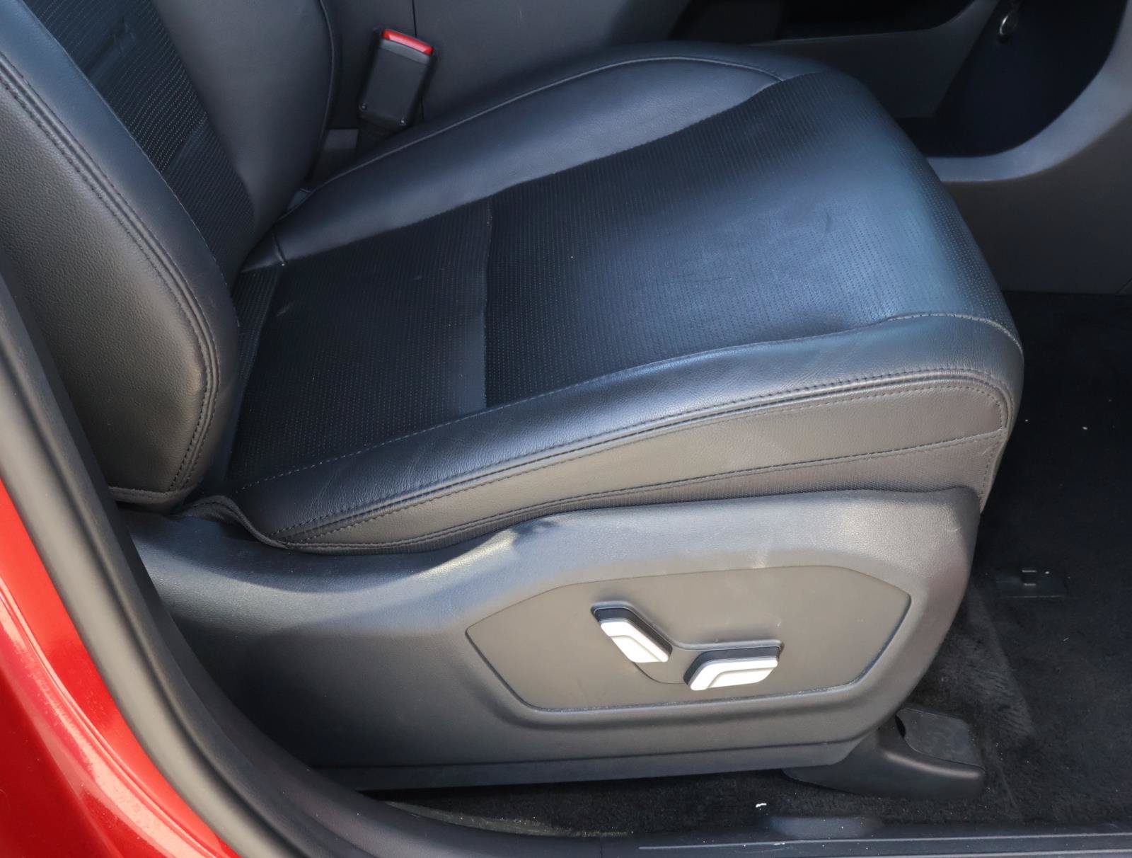 Used 2025 Hyundai Santa Fe Limited FWD image 18