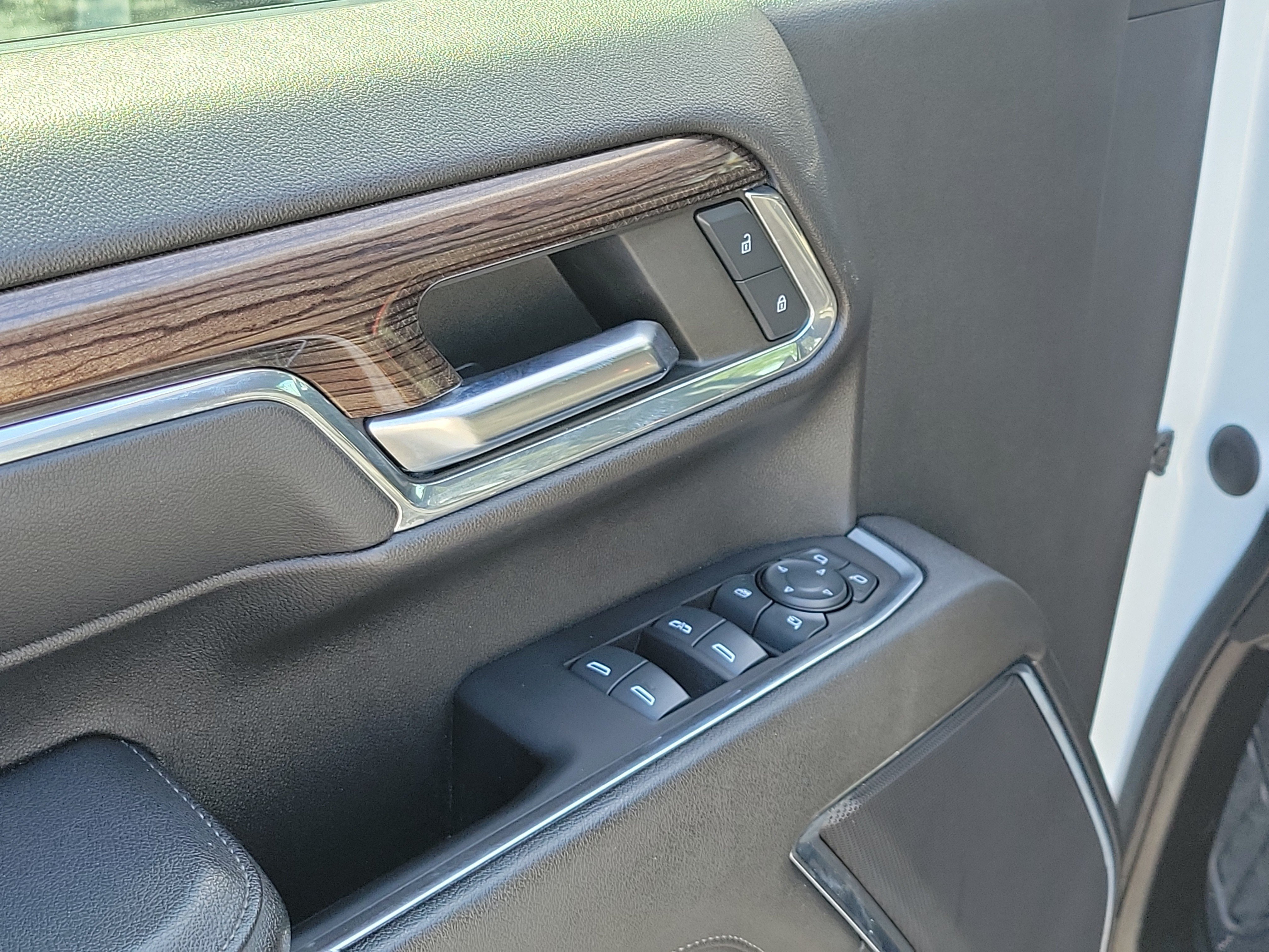 Used 2024 Chevrolet Silverado 2500 LT AWD/4WD image 18