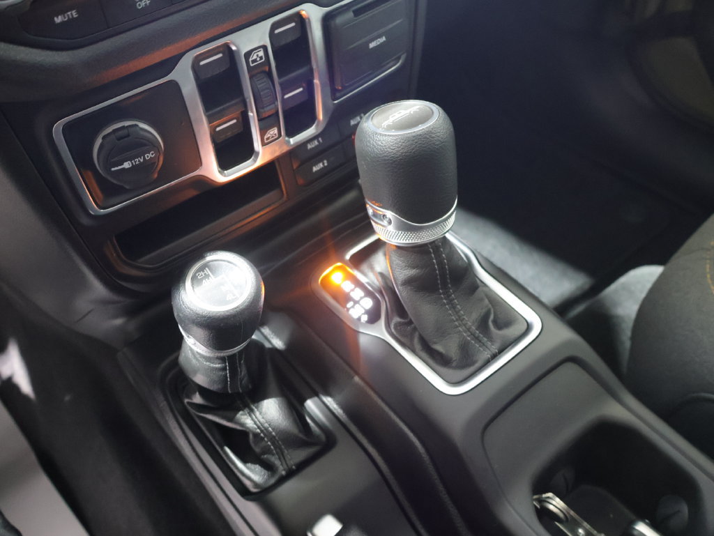 Used 2025 Jeep Gladiator Sport AWD/4WD image 27