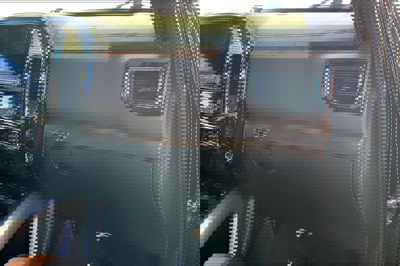 Used 2022 Nissan Titan Platinum Reserve w/ Moonroof Package image 21