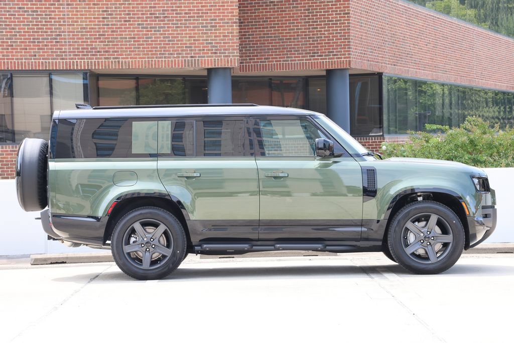 New 2026 Land Rover Defender 130 X-Dynamic SE AWD/4WD image 3