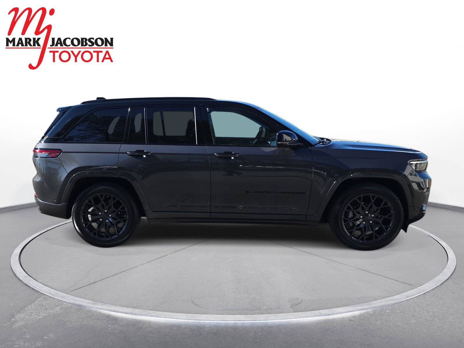 Used 2025 Jeep Grand Cherokee Summit w/ Obsidian Package image 8