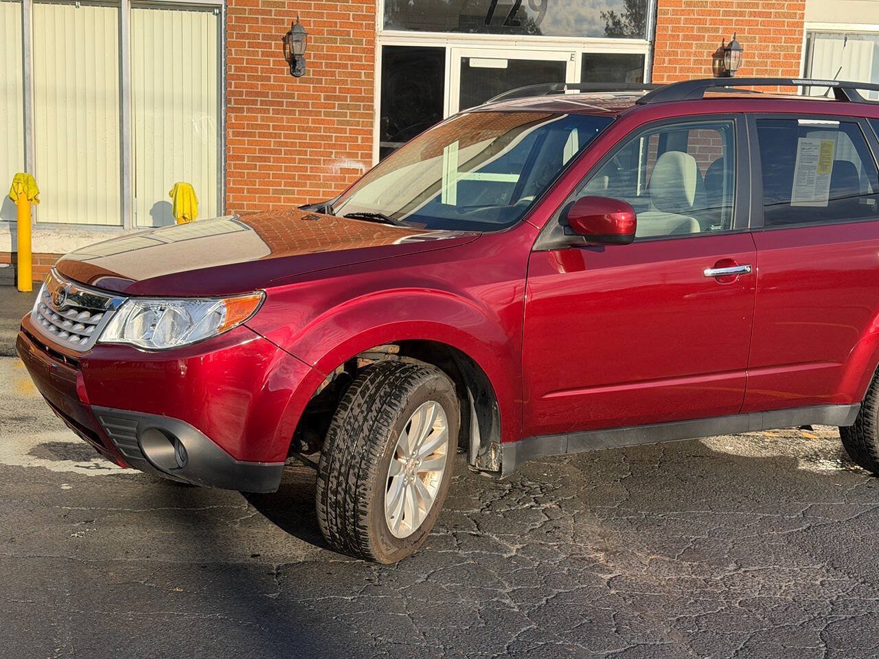Used 2013 Subaru Forester 2.5X Premium w/ All-Weather Plus Pkg AWD/4WD image 5