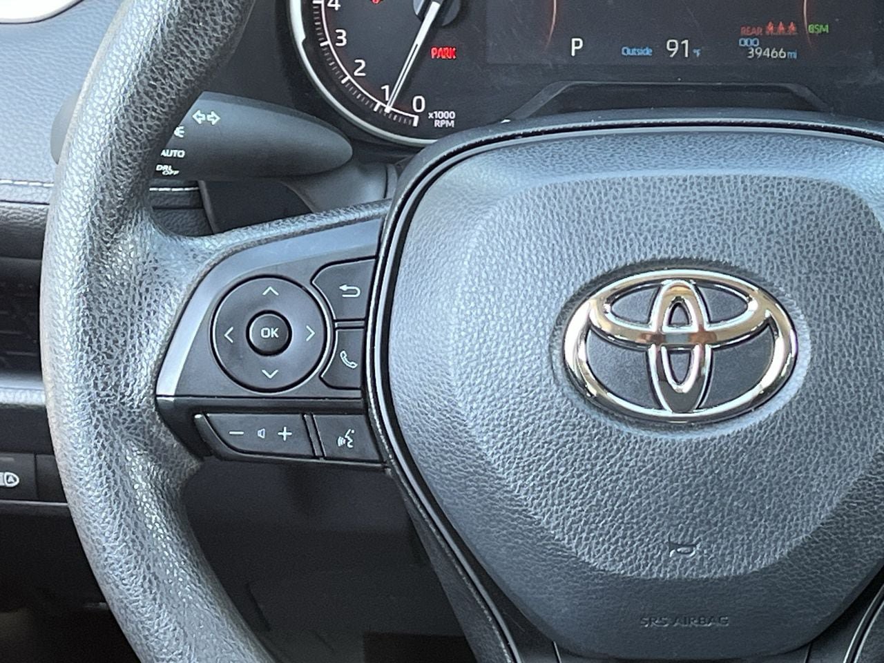 Used 2025 Toyota RAV4 XLE FWD image 12